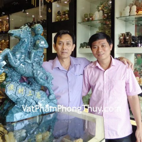 Anh Long - khách hàng mua Khỉ ôm túi vàng cưỡi ngựa trên núi màu ngọc-mã thượng phong hầu K004M