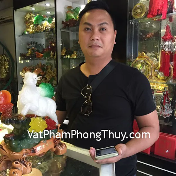 Anh Quốc Anh- Khách hàng mua tượng Dê H090G