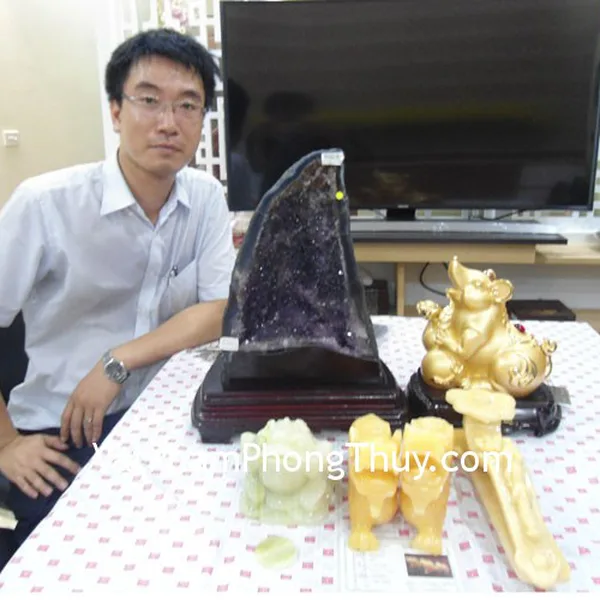 Chị Hảo - khách hàng mua tỳ hưu tiêu ngọc và long quy thạch anh hồng