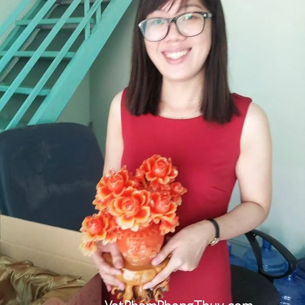 Chị Lan - khách hàng mua tượng mẫu đơn cam H221G