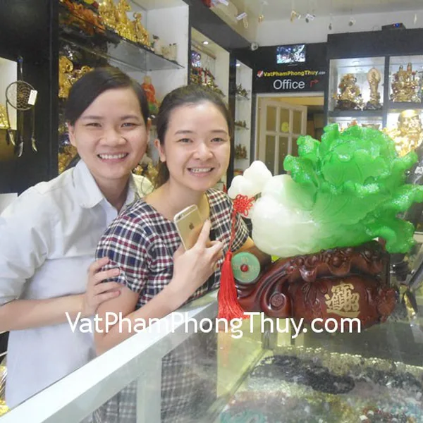 Chị Vi - khách hàng mua tượng bắp cải chiêu tài H175G