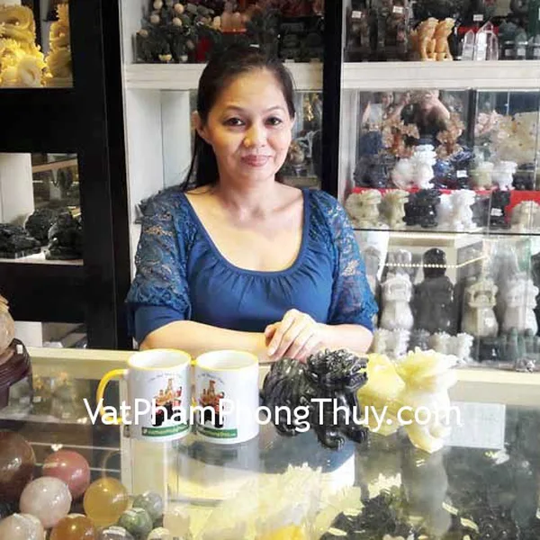 Cô Nhung - khách hàng mua Tỳ hưu Băc kinh đen BKD-M, Tỳ hưu Bắc kinh xanh BKX-M