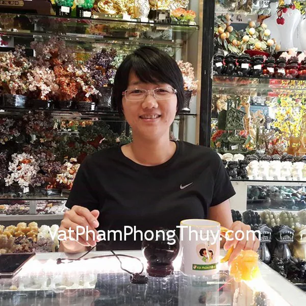 Chị Ngọc Yên - khách hàng mua quả cầu thạch anh đen HM156-2547, phật bản mệnh hắc ngà tuổi Dậu S6340-7 và long quy hoàng long HM037