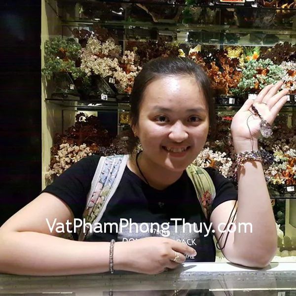 Chị Vân - khách hàng mua mặt ưu linh đỏ S865-3895 và mặt tam hợp S2023