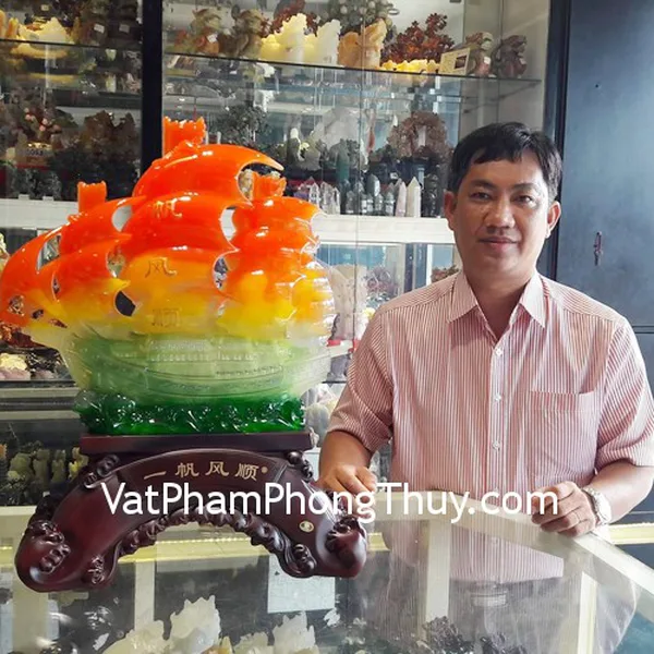 Anh Duẫn - khách hàng mua Thuyền xanh buồm đỏ lớn H445G