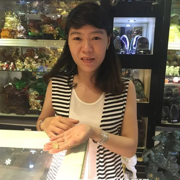 Chị Hồng - khách hàng mua mặt Tỳ Hưu thạch anh vàng S764