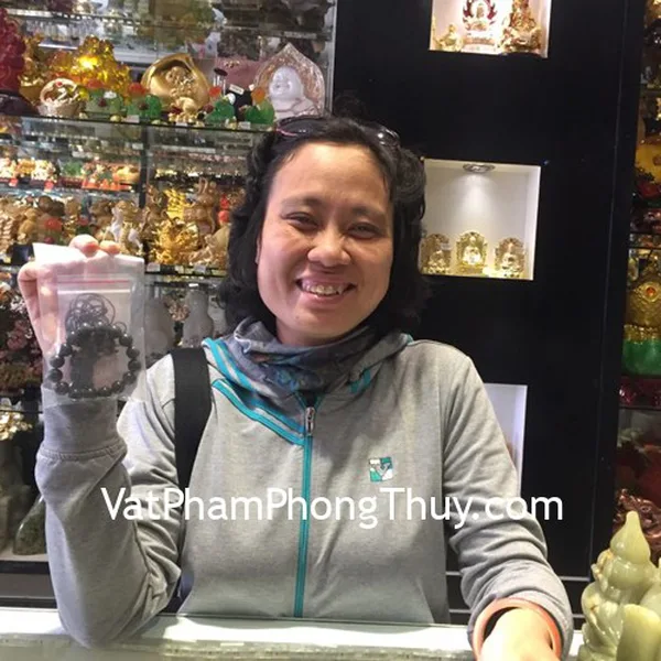 Chị Ngọc Anh-khách hàng mua cú mèo thạch anh hồng S6518-6 và thạch anh đen S6518-5, chuỗi hắc ngà trơn S6411