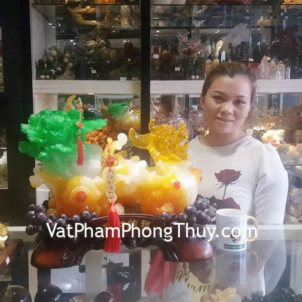 Chị Phượng - khách hàng mua Tỳ hưu lưu ly ngọc vàng kéo xe bắp cải G165A