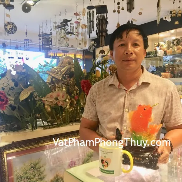 Anh Phương khách hàng mua tượng cá chép ngọc vàng cam trên sóng đế xoay C099A