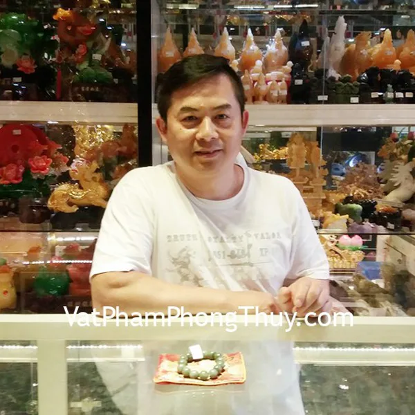 Anh Quốc - khách hàng mua Chuỗi ngọc Phỉ thúy S6676