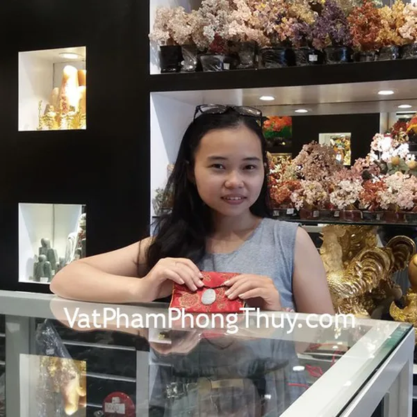 Chị Linh - khách hàng mua mặt phật bản mệnh tuổi Sửu S6640-2