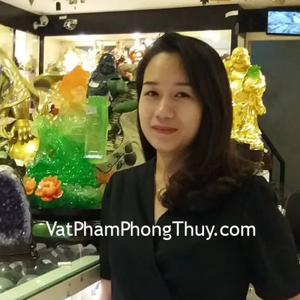 Chị Tâm Anh - khách hàng mua bông thạch anh tím Uruguay H089-11550