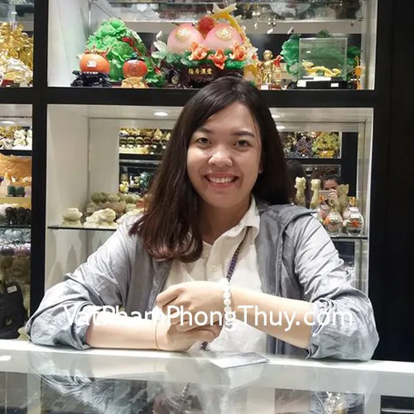 Chị Trang - khách hàng mua chuỗi thạch anh ưu linh trắng S6649-2679 và mặt hồ ly thạch anh trắng S6344