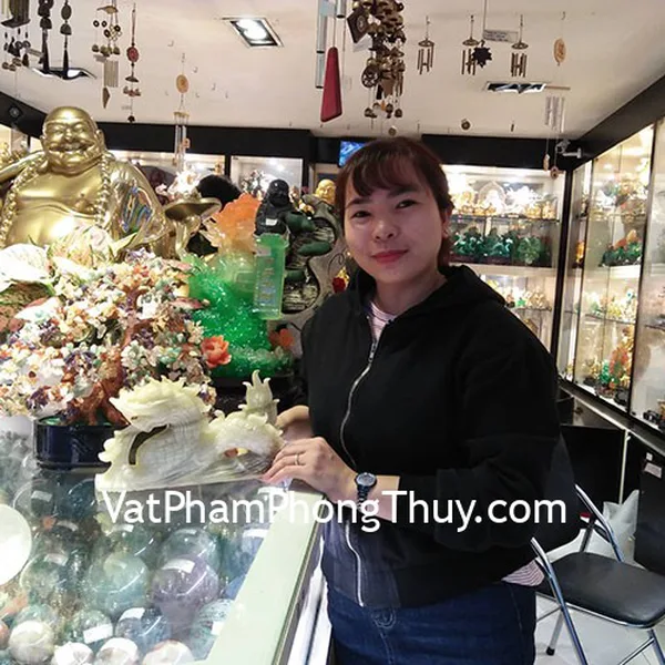 Chị Tâm-khách hàng mua Rồng cẩm thạch nằm lớn, cây tài lộc nhiều màu và gà đồng ban phước