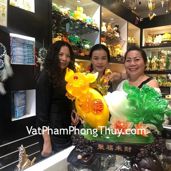 Chị Tuyết -  khách hàng mua vua heo vàng LN001