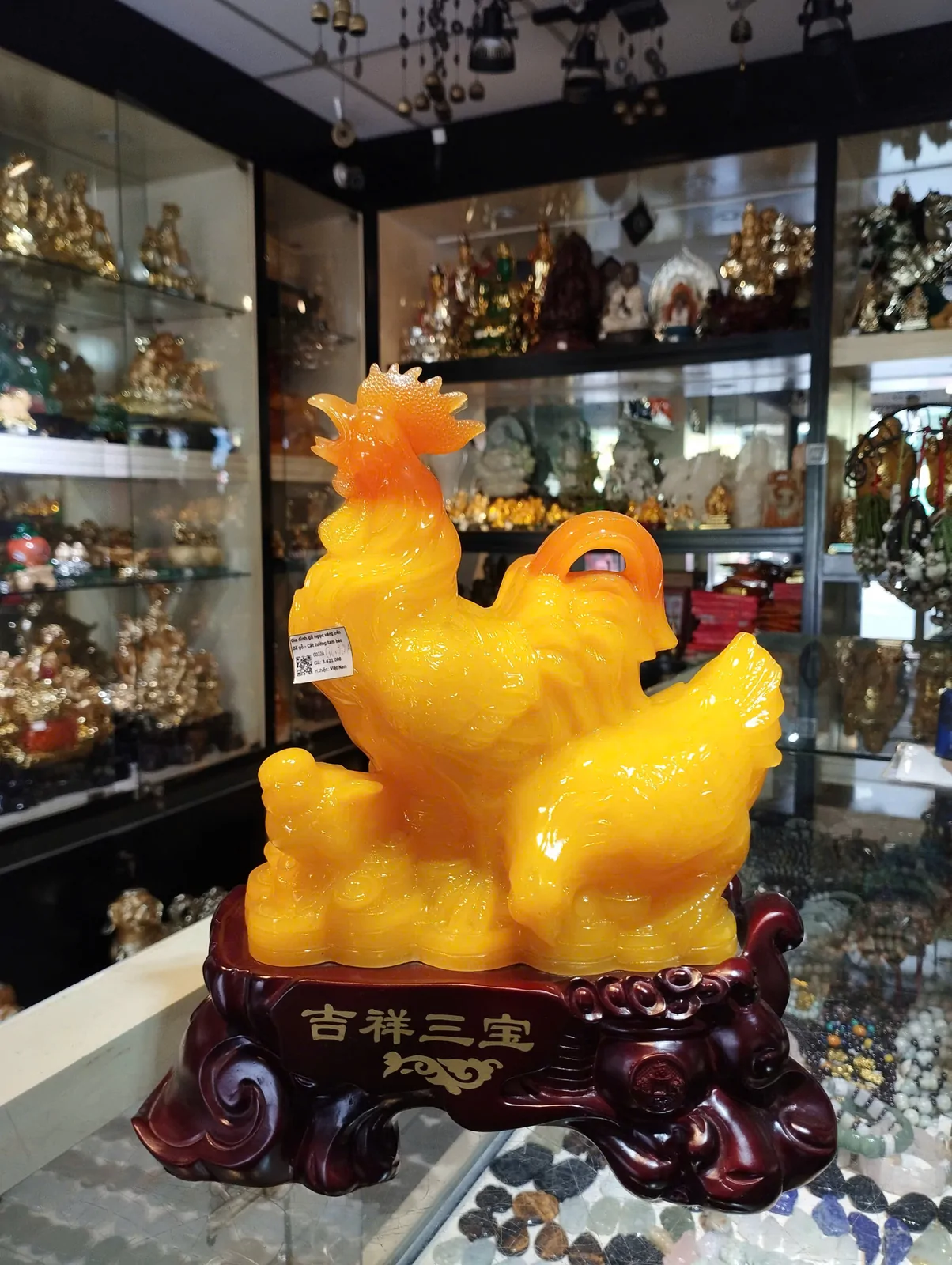 Gia đình gà ngọc vàng trên đế gỗ - Cát tường tam bảo G022A
