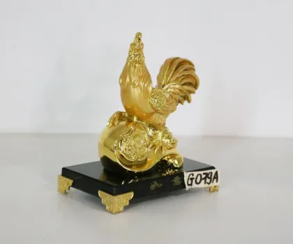 Gà vàng đuôi vểnh trên như ý đế thủy tinh đen - Như ý G079A