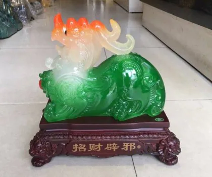 Tỳ hưu tài lộc xanh đỉnh đầu đỏ trung - chiêu tài bích tà FK115M