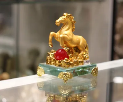 Ngựa vàng trên hạt châu đế thủy tinh - Tứ đại thiên lý C109A