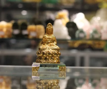 Phật quan âm vàng đế thủy tinh nhỏ - Liên hoa quan âm C139A