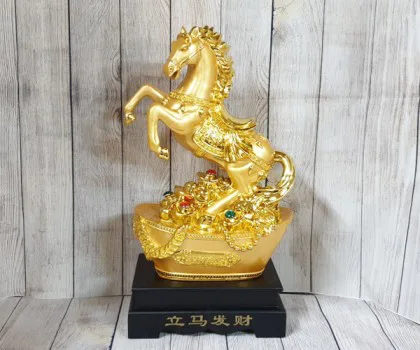 Vua ngựa vàng ngọc lưu ly khủng trên núi vàng mẫu đơn cam - Lập Mã Phú Quý LN119