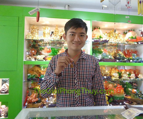 Anh Bá Tráng - Khách hàng mua mặt 12 con giáp tuổi thân FS6286
