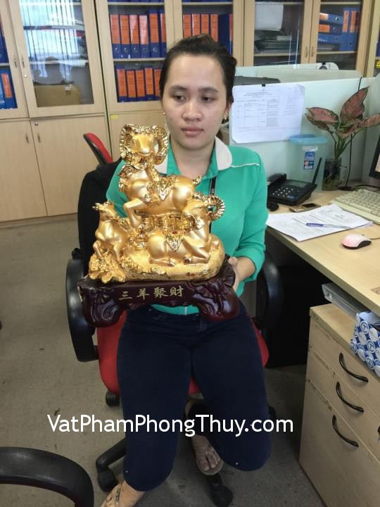 Chị Nhi - khách hàng mua tượng Dê H023G