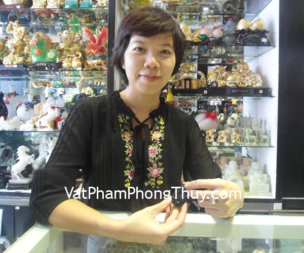 Chị Yến - khách hàng mua mặt tam hợp Thân-Tý-Thìn hắc ngà S2023