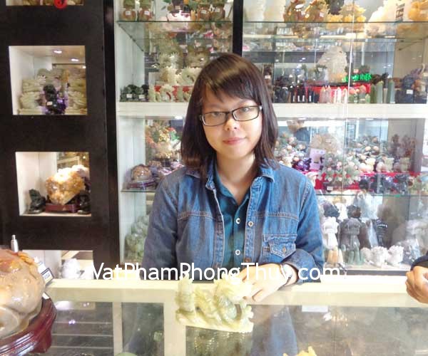 Chị Thanh - khách hàng mua Rồng Cẩm thạch nằm nhỏ N076-1,  Tỳ hưu trên bao tiền Hoàng long S594