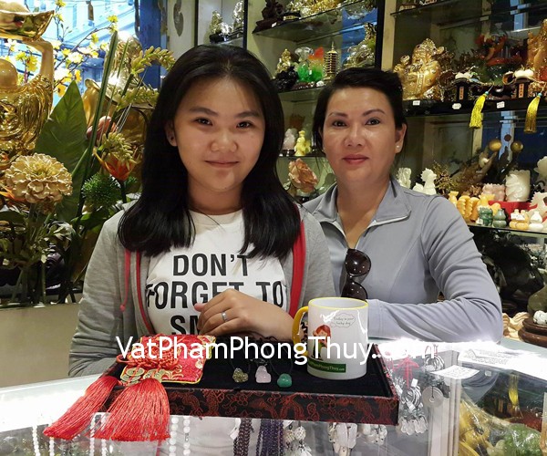 Chị Trúc Phương - khách hàng mua tỳ hưu thạch anh hồng S767, tỳ hưu thạch anh vàng S764 và mặt hồ ly đá ngọc đông linh xanh S6345