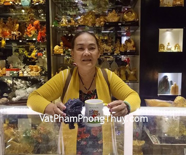 Cô Bảy - khách hàng mua tỳ hưu bắc kinh đen trung BKD-M