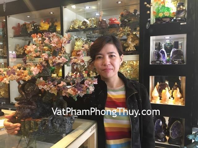 Chị Nguyệt - khách hàng mua cây tài lộc nhiều màu phong thủy luân KC001