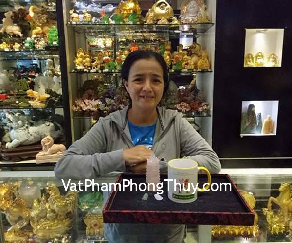 Chị Trường - khách hàng mua tháp văn xương thạch anh hồng GM171 và ve phỉ thúy S6325