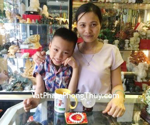 Chị Ngân- khách hàng mua quả cầu thạch anh trắng GM148-S2-3119 và chuỗi mẫu đơn Phỉ Thúy S6265