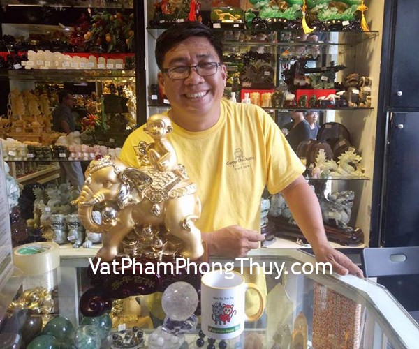 Anh Thắng - khách hàng mua tượng khỉ cưỡi voi K019M và cầu thạch anh trắng GM148