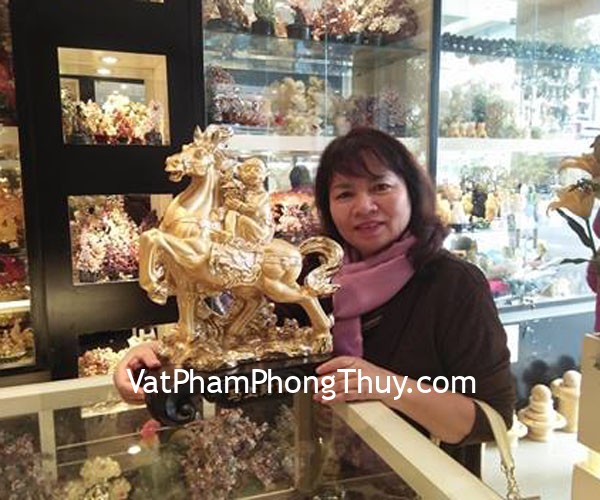 Chị Phương - khách hàng mua tượng mã thượng phong hầu K009M