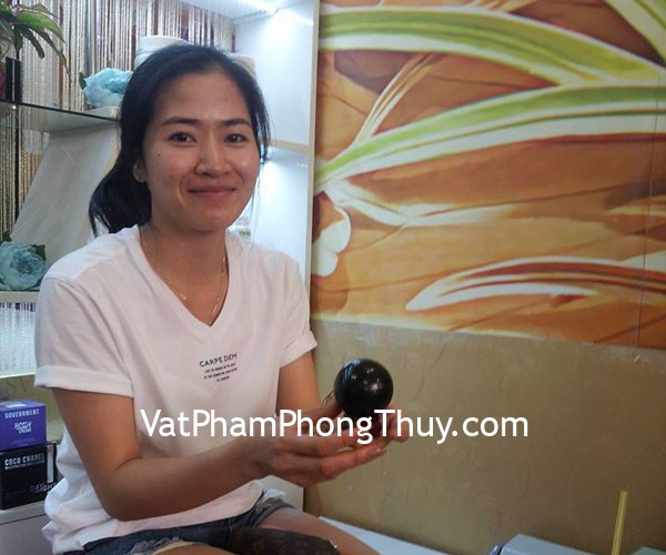 Chị Quí- khách hàng mua quả cầu đá hắc ngà GM151-1296