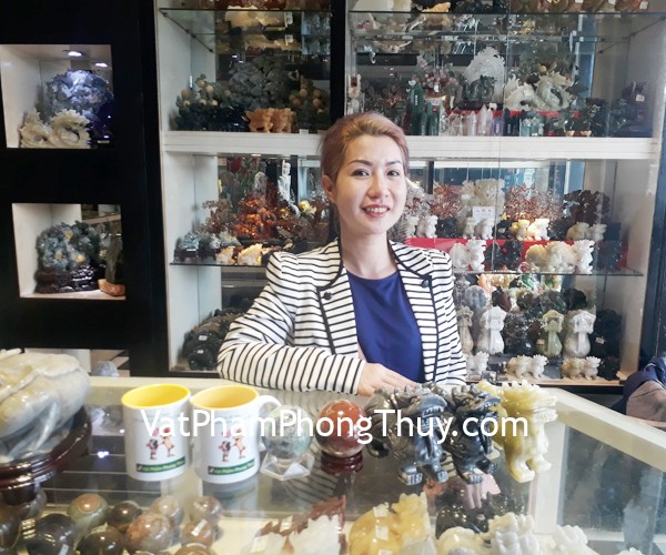 Chị Kiều - khách hàng mua Tỳ hưu Bắc kinh xanh BKX-M, Tỳ hưu Bắc kinh đen BKD-M, Quả cầu đá hồng vân M194-1927, Quả cầu đá dạ quang GM144-1741