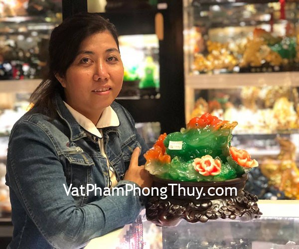 Chị Bình - khách hàng mua thiềm thừ xanh bên hoa mẫu đơn C057A