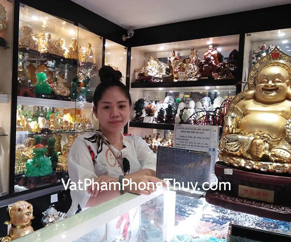 Chị Thanh Uyên - khách hàng mua tỳ hưu đông linh vảy rông S932 và chuỗi phỉ thúy xanh đậm S6676