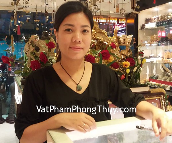 Chị Lan Anh - khách hàng mua phật phỉ thúy nhỏ S6885