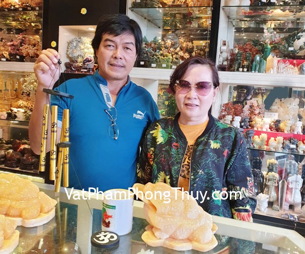 Chú Hồng - khách hàng mua Thiềm thừ Hoàng long GM179, Chuông gió CG1211